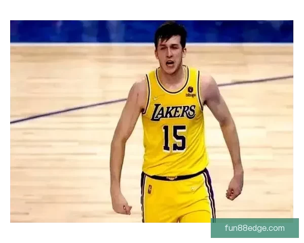 湖人后卫里夫斯左侧腹斜肌二级拉伤预计缺席四至六周